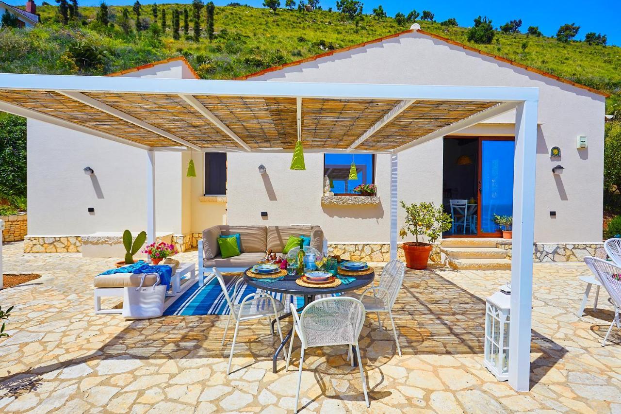 Villa Brezza Marina - Scopello-Villas Скопело Екстериор снимка